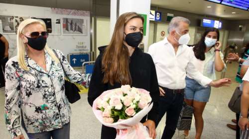 Η Μαρία Σάκκαρη επέστρεψε στην Αθήνα - &quot;Ευχαριστώ όλους τους Ελληνες για την αγάπη που έλαβα&quot; [εικόνες]