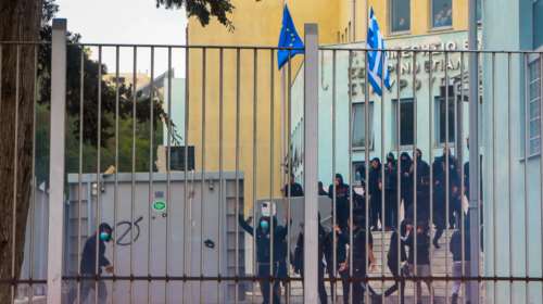 Σε αστυνομικό κλοιό το ΕΠΑΛ Σταυρούπολης: Νέα ένταση με το &quot;καλημέρα&quot; [βίντεο]