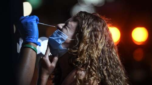Πολύ υψηλή η μετάδοση του κορονοϊού την πέμπτη ημέρα μετά το θετικό τεστ- Πέφτει από την 7η ημέρα και μετά