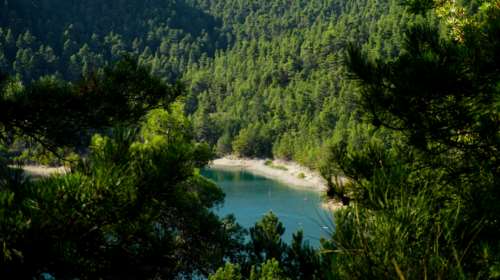 Λίμνη Τσιβλού: Ενας επίγειος παράδεισος στον Χελμό - Μία αλπική λίμνη μέσα σε καταπράσινο τοπίο [εικόνες]