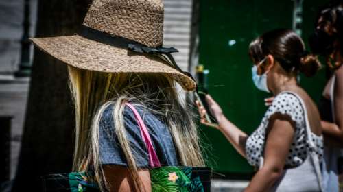 Καιρός: Ηλιοφάνεια με τοπικές βροχές - Εως 26 βαθμούς ο υδράργυρος