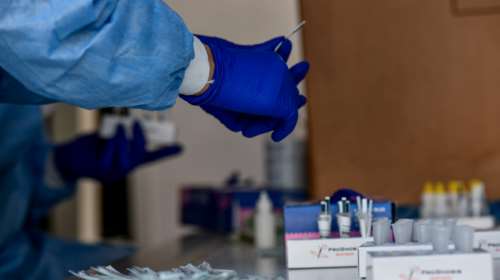 Πώς εξασφάλισαν φθηνά PCR τεστ σε Νεάπολη-Συκεών και Χαλάνδρι από το 2020