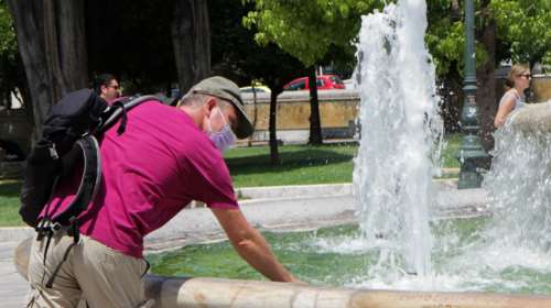 Μικρό καλοκαίρι σήμερα: Υψηλές θερμοκρασίες και σκόνη - Πού θα "χτυπήσει" 36άρια