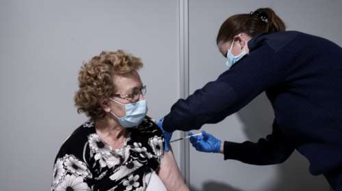 Από τις 12 το μεσημέρι ξεκινούν οι εμβολιασμοί στην Αττική