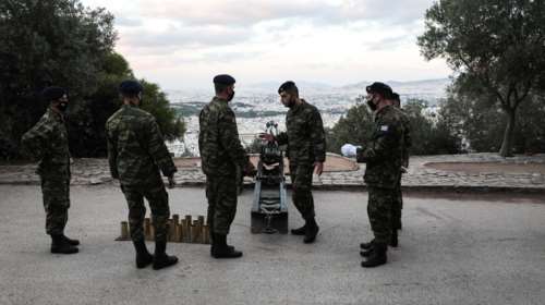28η Οκτωβρίου: Μπλόκαρε το κανόνι στον Λυκαβηττό - Με εφεδρικό έγιναν οι κανονιοβολισμοί [βίντεο]