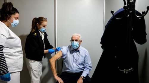 Εμβολιασμοί: Ανοίγει σήμερα η πλατφόρμα για τις ηλικίες 70-74 - Ποιοι ακολουθούν