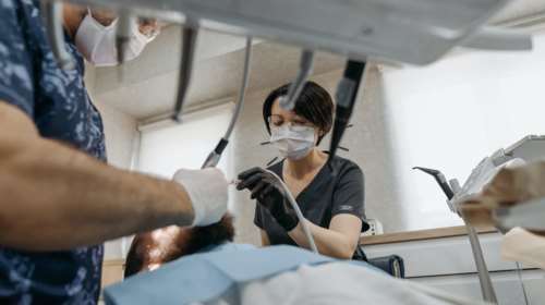 Επίσκεψη στον οδοντίατρο: Με rapid test οι εμβολιασμένοι, με μοριακό οι ανεμβολίαστοι [βίντεο]