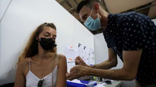 Ερευνα της Pfizer: Ποιοι εμβολιασμένοι κινδυνεύουν να νοσήσουν βαριά