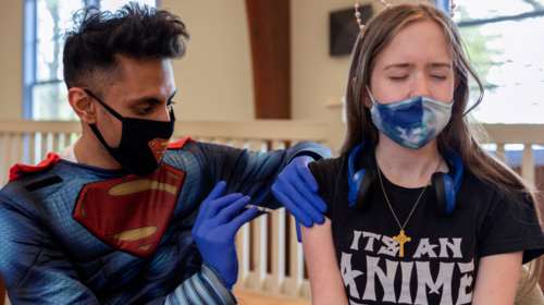 Παιδίατρος Μαζάνης: Να εμβολιάσουν άφοβα τα παιδιά τους οι γονείς - Ασφαλές και αποτελεσματικό το εμβόλιο