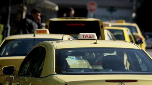 Μενίδι: Αδέσποτη σφαίρα σε ταξί τη στιγμή που είχε μέσα πελάτη [βίντεο]