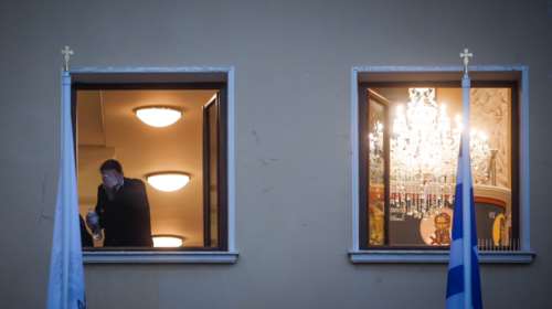 Επίθεση σε Μητροπολίτες στη Μονή Πετράκη - &quot;Ο ιερέας ράντιζε το βιτριόλι σαν αγιασμό&quot;