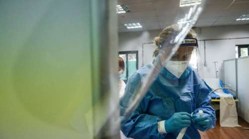 Απίστευτο περιστατικό: Γιατρός πήρε δείγμα από ασθενή με κορονοϊό για να εκδώσει πλαστό πιστοποιητικό νόσησης