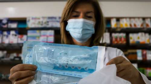 Ποιοι θα κάνουν self test από τον Ιούλιο: Τι αλλάζει στη διανομή τους - Εξαιρούνται οι πλήρως εμβολιασμένοι