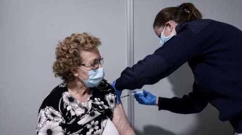 Εμβολιασμοί: Από την επόμενη εβδομάδα όσοι έχουν υποκείμενα νοσήματα και οι 70-75 ετών