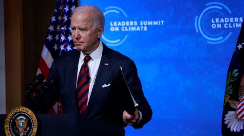 Έκανε πίσω ο Μπάιντεν μετά τις αντιδράσεις: Αύξησε τον αριθμό των προσφύγων που θα δέχονται οι ΗΠΑ