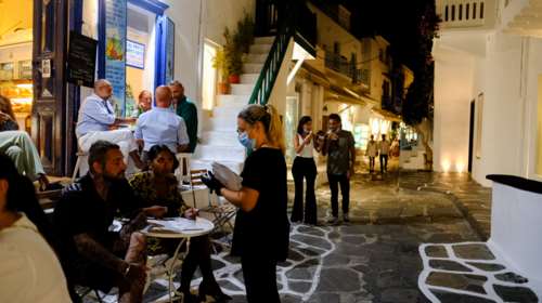 Μύκονος: Μπόνους 150 ευρώ στους εργαζόμενους που θα εμβολιαστούν δίνουν τώρα οι επιχειρηματίες