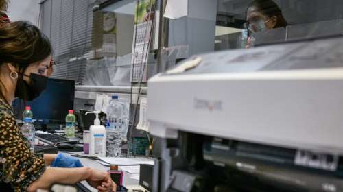 Ρολά κατέβασε το Δημόσιο στις 12:00 λόγω του χιονιά - Εγκύλιος του ΥΠΕΣ