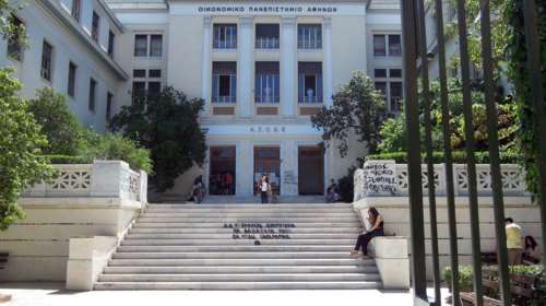 Νέα ένταση στην ΑΣΟΕΕ: Επίθεση σε συνεργείο της ΕΡΤ  - Κουκουλοφόροι πέταξαν πέτρες σε περιπολικό