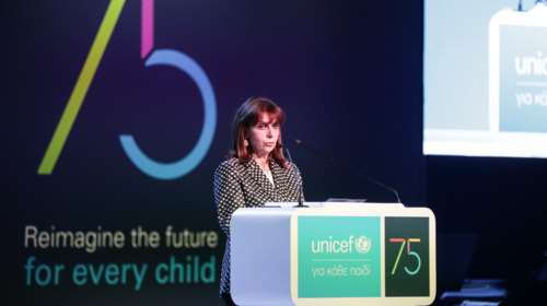 Σακελλαροπούλου: Η αύξηση της ενδοοικογενειακής βίας πρέπει να μας ωθήσει να επαναξιολογήσουμε τη συμπεριφορά μας