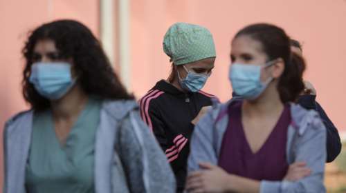 Μανωλόπουλος: Το φάρμακο για τον κορονοϊό προστατεύει μόνο τους μισούς, ενώ το εμβόλιο όλους