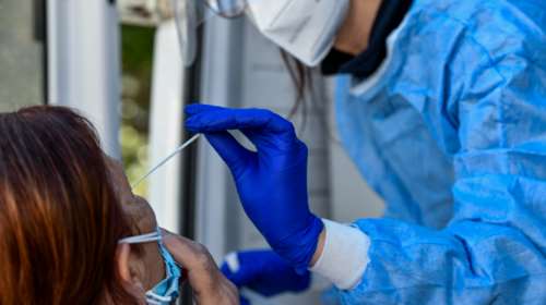 Κορονοϊός: Πόσο αξιόπιστη είναι η διάγνωση των rapid test - Τι λένε οι ειδικοί για την μετάλλαξη Ομικρον