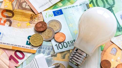 Πόσο θα πληρώνουμε το ρεύμα αν μπει πλαφόν στη &quot;ρήτρα αναπροσαρμογής&quot; - Οι δύο τρόποι μείωσης της τιμής