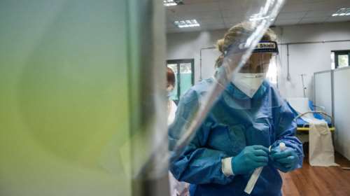 Νέες οδηγίες για ασθενείς με κορονοϊό: Πότε παραμένουν σπίτι, πότε χρειάζεται αγωγή και ποια