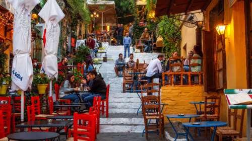 Ελεύθερες μετακινήσεις, κατάργηση SMS, επέκταση ωραρίου απαγόρευσης: Συνεδριάζουν οι ειδικοί, ανακοινώσεις το απόγευμα