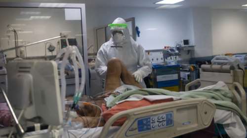 Συγκλονιστικές εικόνες του Reuters: Η μάχη στην εντατική του Σωτηρία κατά του κορονοϊού δεν σταματά ποτέ