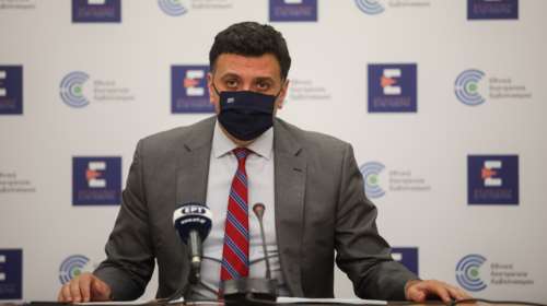 Κικίλιας: Η επόμενη χρονιά θα μας βρει με εμβολιασμό μαθητών - Πότε εμβολιάζονται οι 18-29