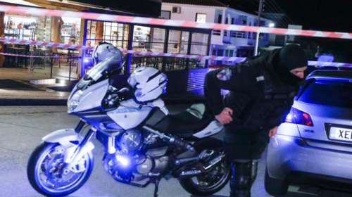 Βούλα: Πυροβολισμοί έξω από φούρνο με τρεις τραυματίες - Βρέθηκε και μαχαίρι στο σημείο [εικόνες]