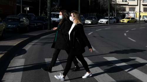 Καθηγητής Σουρβίνος: Πάνω από 50% η αύξηση της μεταδοτικότητας λόγω μεταλλάξεων