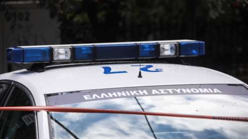 Θρίλερ στο Μενίδι: 49χρονος κρατούσε όμηρο και απειλούσε να σκοτώσει τη μητέρα του - Μαχαίρωσε αστυνομικό