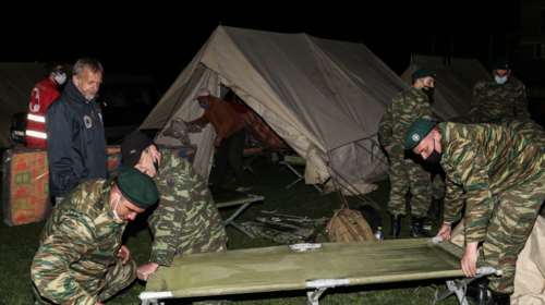 Σεισμός στην Ελασσόνα: Διανυκτέρευσαν σε σκηνές και ξενοδοχεία - Συνεχίζεται ο &quot;χορός&quot; των Ρίχτερ [εικόνες]