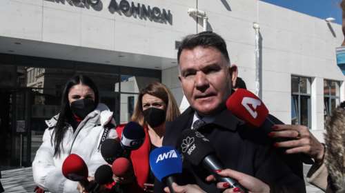 Επεισόδιο μετά τη δίκη Λιγνάδη: Εριξαν μπουκάλι με νερό στον Αλέξη Κούγια - Τι απαντά ο δικηγόρος