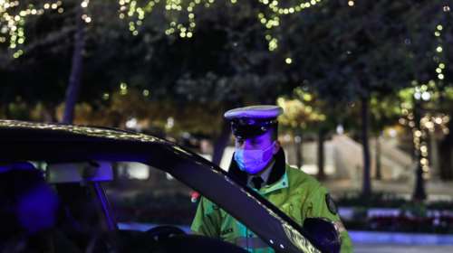 Πρωτοχρονιά: Τηλεδιάσκεψη της κυβέρνησης για αυστηρή τήρηση των μέτρων - Στους δρόμους θα αλλάξουν χρονιά οι αστυνομικοί