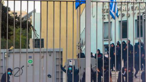 Τι κρύβεται πίσω από τα επεισόδια στο ΕΠΑΛ Σταυρούπολης: Ο ρόλος ακροδεξιών, χρυσαυγιτών, αντιεμβολιαστών, &quot;μακεδονομάχων&quot;