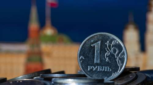 Αναταραχή στις αγορές μετά τις κυρώσεις στη Ρωσία: Το ρωσικό ρούβλι κατρακυλάει 30% - Νέα άνοδος για το πετρέλαιο