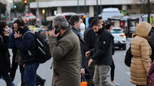 Γιατί αίρονται τα μέτρα ενώ ανεβαίνουν τα κρούσματα - Προς κατάργηση και το πιστοποιητικό για εσωτερικούς χώρους