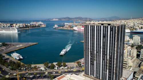 Στο σφυρί κεντρικό πάρκινγκ του ομίλου Χαραγκιώνη στον Πειραιά
