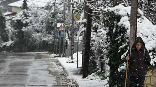 Κακοκαιρία &quot;Φίλιππος&quot;: Στα &quot;λευκά&quot; τα βόρεια προάστια της Αθήνας - Νέα επιδείνωση του καιρού από το βράδυ της Παρασκευής