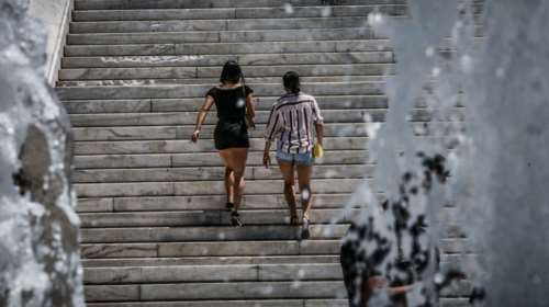 Ερχεται ο πρώτος καύσωνας του καλοκαιριού: Παρατεταμένο κύμα ζέστης ως 43 βαθμούς [χάρτες]