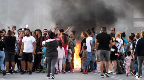 Δολοφονία 18χρονου Ρομά: Σοβαρά επεισόδια με φωτιές και μπλόκα - Αποκλεισμένοι δρόμοι σε επτά νομούς [Εικόνες-Βίντεο]
