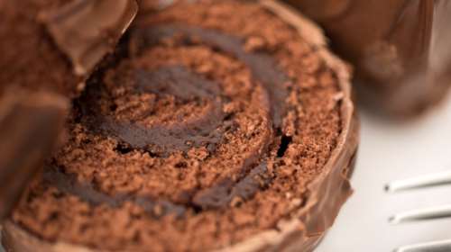 Συνταγή για σοκολατένιο ρολό, όνειρο - Θεϊκό γλυκό που γίνεται σε 15 λεπτά