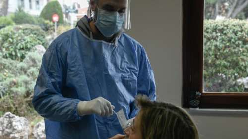 Θεσσαλονίκη: Βαριά καμπάνα σε δύο διαγνωστικά κέντρα που διενεργούσαν ψευδή rapid test και λειτουργούσαν χωρίς άδεια