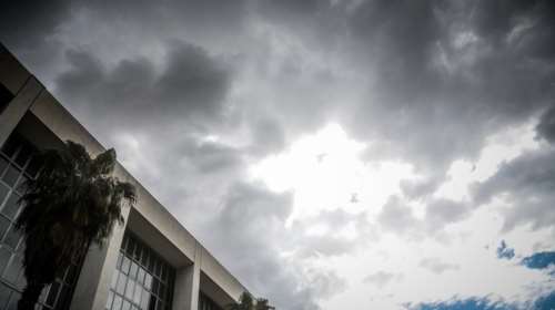 Αστατος ο καιρός σήμερα με μικρή πτώση της θερμοκρασίας - Πού θα βρέξει