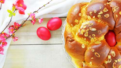 Ακης Πετρετζίκης: Συνταγή για το πιο τέλειο πασχαλινό τσουρέκι - Χρυσά tips από τον σεφ