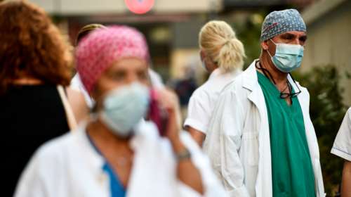 Στο πλευρό των ανεμβολίαστων υγειονομικών ο ΣΥΡΙΖΑ: Ζητάει να μην απολυθούν και να επιστρέψουν στη δουλειά με... τεστ