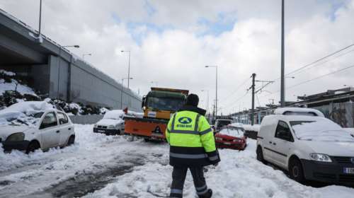 Γιατρός που εγκλωβίστηκε στην Αττική Οδό κινείται νομικά: &quot;Δεν είχαν ρίξει καν αλάτι - Δεν ενδιαφέρθηκε κανείς&quot;