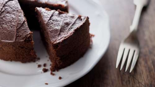 Συνταγή για σοκολατένιο κέικ με μόνο 4 υλικά, χωρίς αλεύρι - Πανεύκολο, λαχταριστό